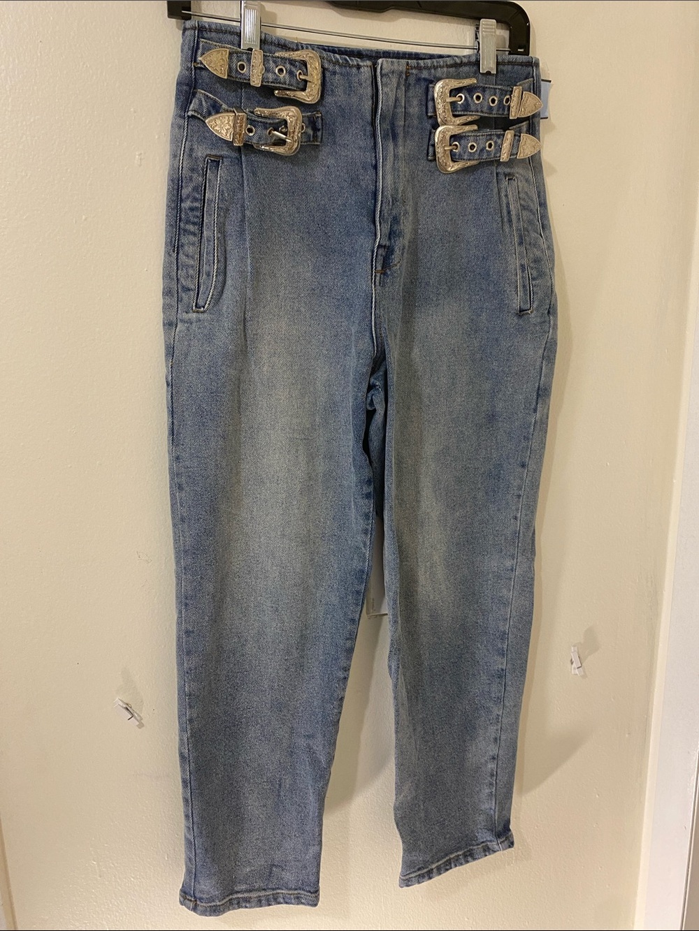 Signature8 High-Rise Light Blue Jeans with Silver Buckle Accents